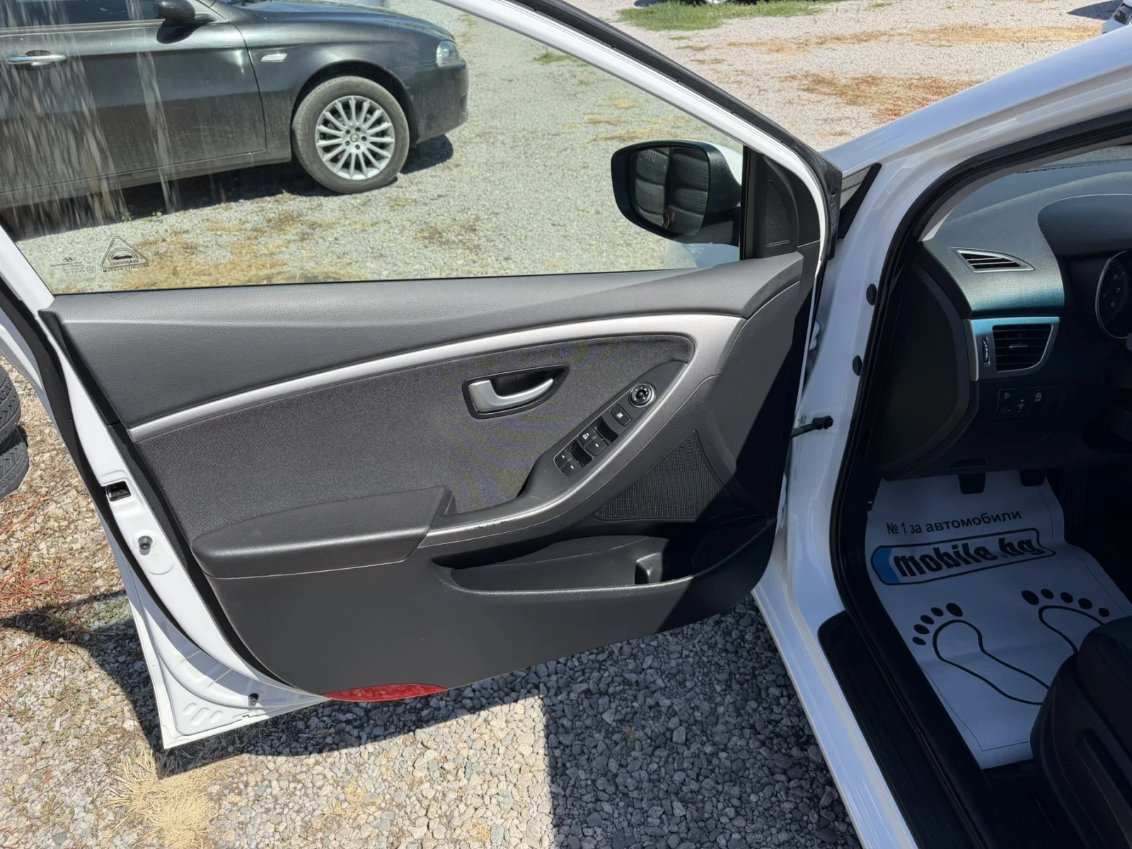 Hyundai I30 1.4I- 142000 original km., снимка 12 - Автомобили и джипове - 55728027