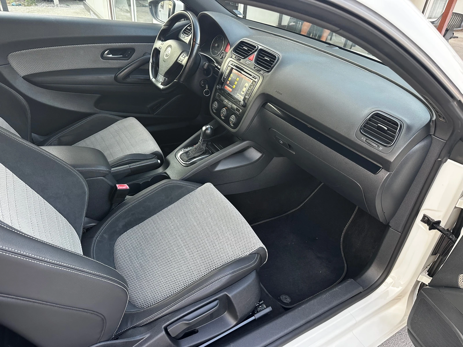 VW Scirocco 2.0TDI 140к.с DSG, снимка 8 - Автомобили и джипове - 55732315