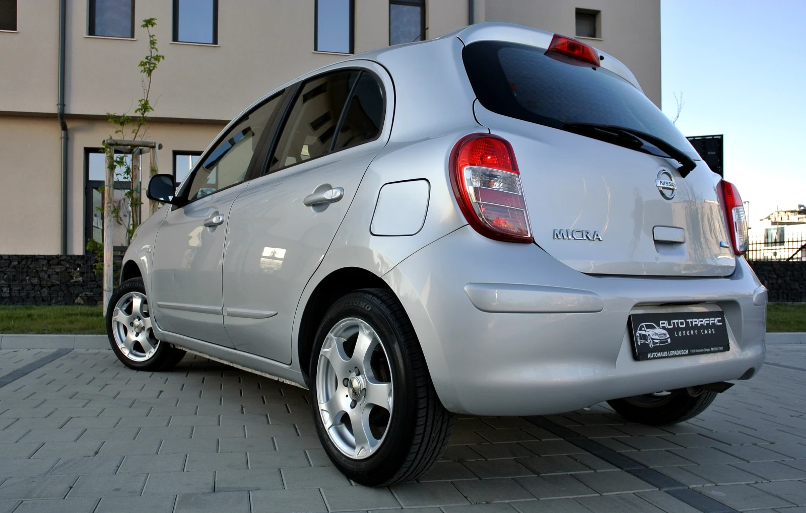 Nissan Micra 1.2i* РЕГИСТРИРАН* КЛИМАТРОНИК* АВТОПИЛОТ* EURO 5, снимка 4 - Автомобили и джипове - 56200398