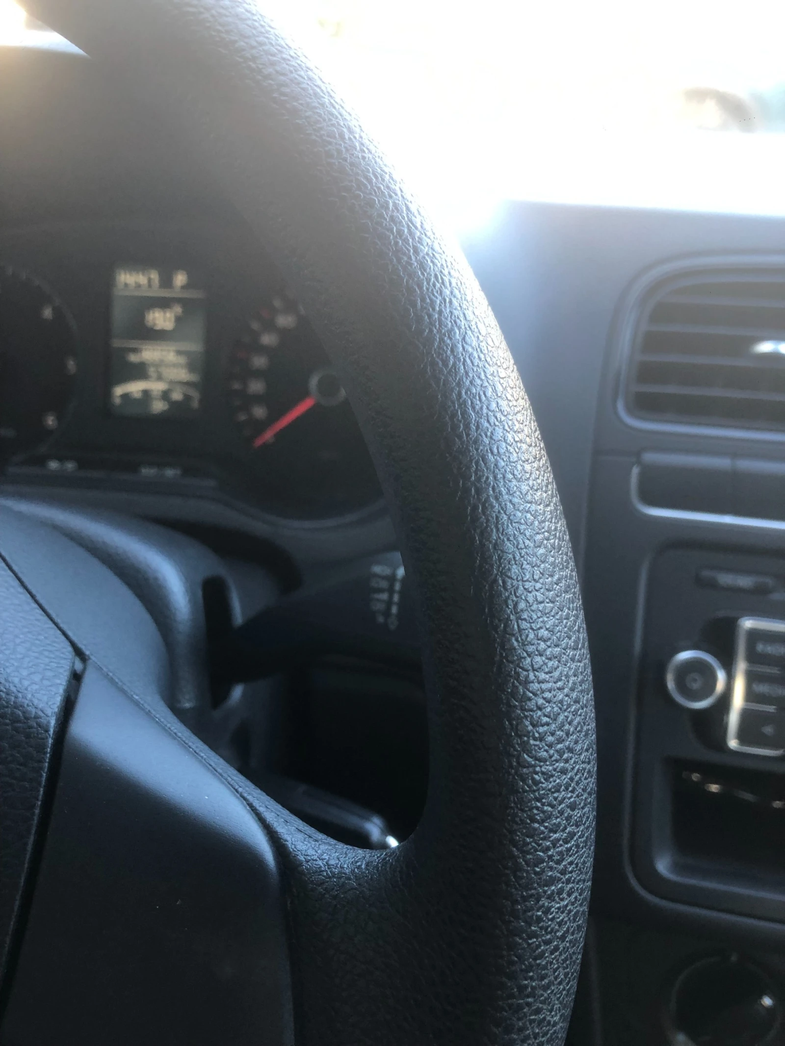 VW Polo 1.6 TDI, снимка 11 - Автомобили и джипове - 56316517