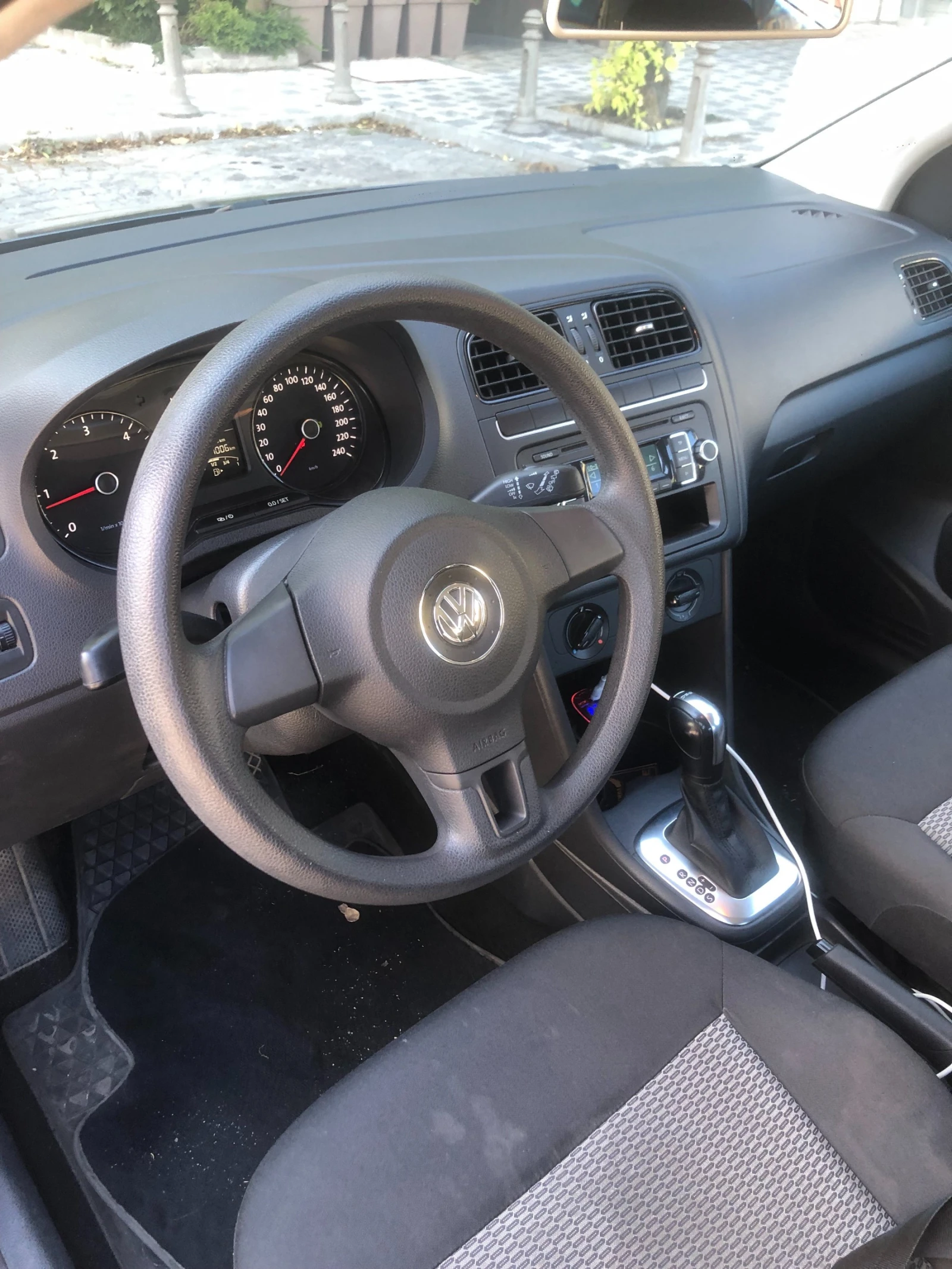VW Polo 1.6 TDI, снимка 9 - Автомобили и джипове - 56316517