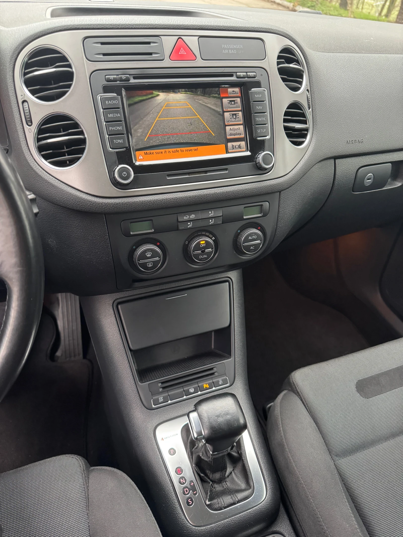 VW Tiguan 2.0 TDI* DSG* 4 Motion* Camera, снимка 15 - Автомобили и джипове - 54391917