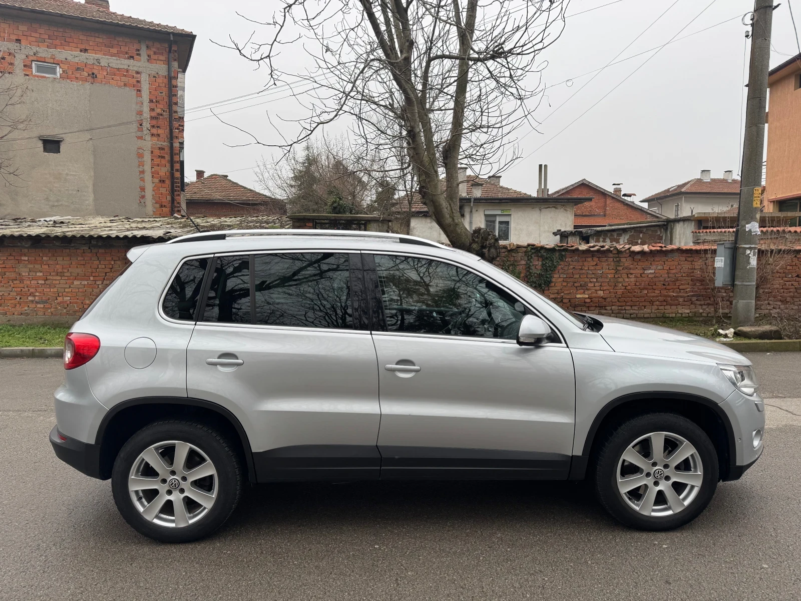 VW Tiguan 2.0 TDI* DSG* 4 Motion* Camera, снимка 7 - Автомобили и джипове - 54391917