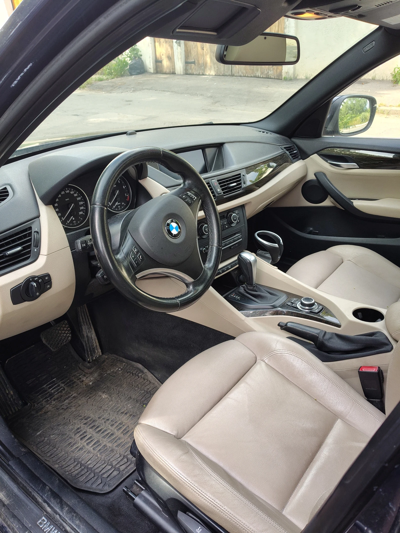 BMW X1, снимка 11 - Автомобили и джипове - 55646360