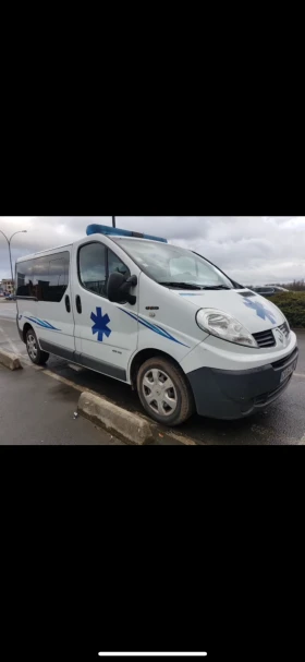 Renault Trafic AMBULANCE / ЛИНЕЙКА, снимка 2