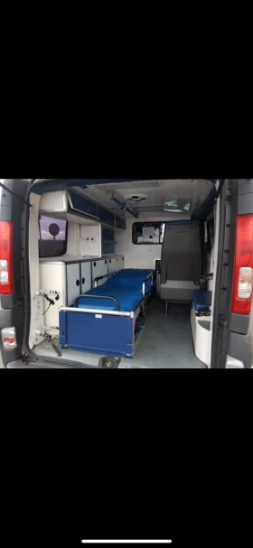 Renault Trafic AMBULANCE / ЛИНЕЙКА, снимка 6