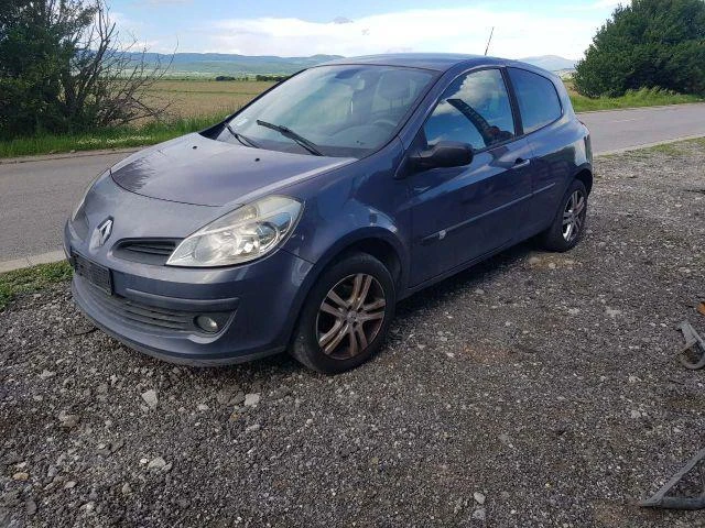 Двигател за Renault Clio, снимка 3 - Части - 25780924