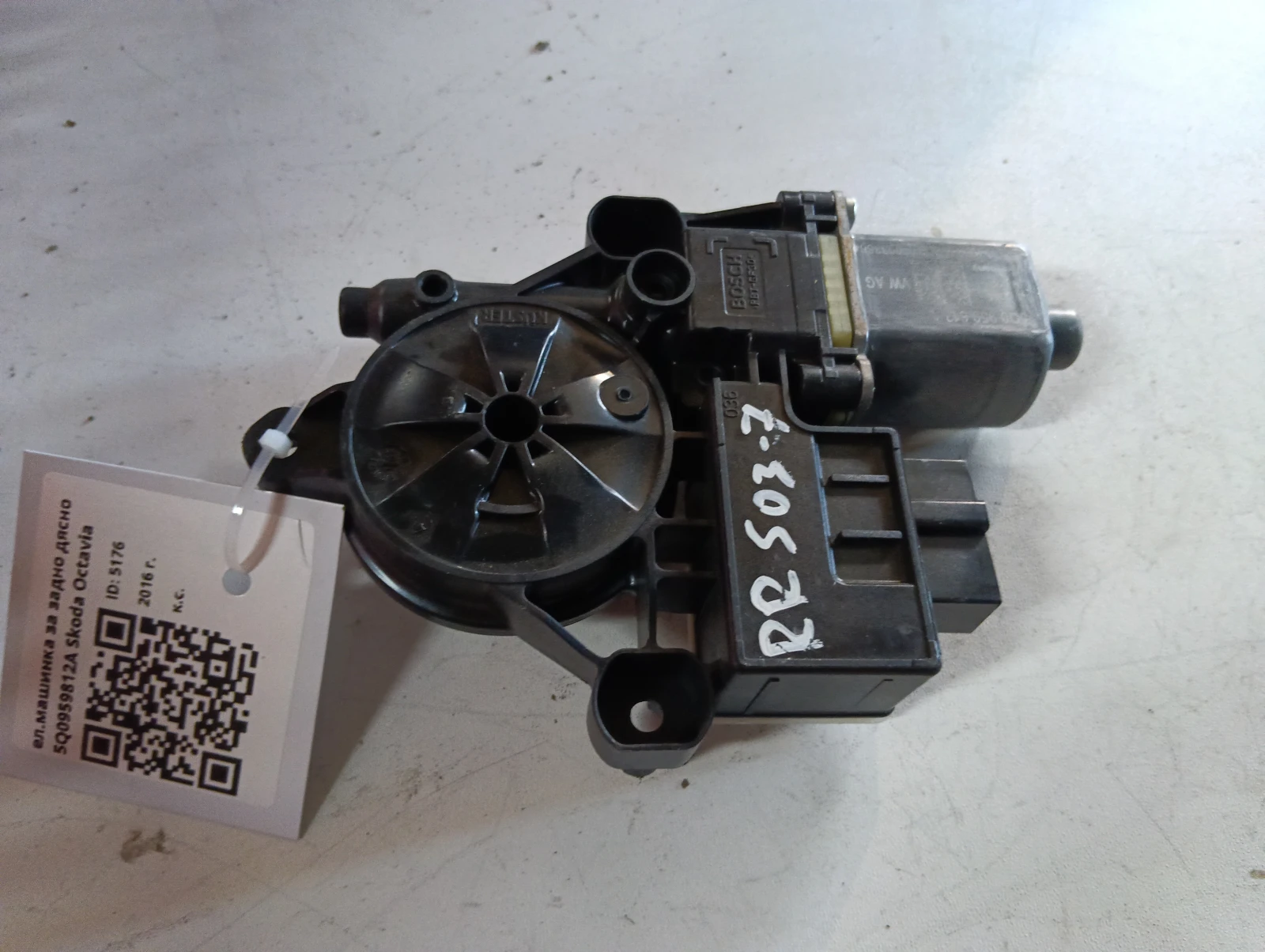 ел.машинка за задно дясно 5Q0959812A Skoda Octavia