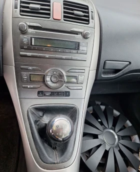 Toyota Auris 2.2 d-cat 177, снимка 6