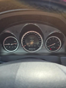 Mercedes-Benz C 63 AMG RWD/CARFAX/БЕЗ ИНЦИДЕНТИ/, снимка 8