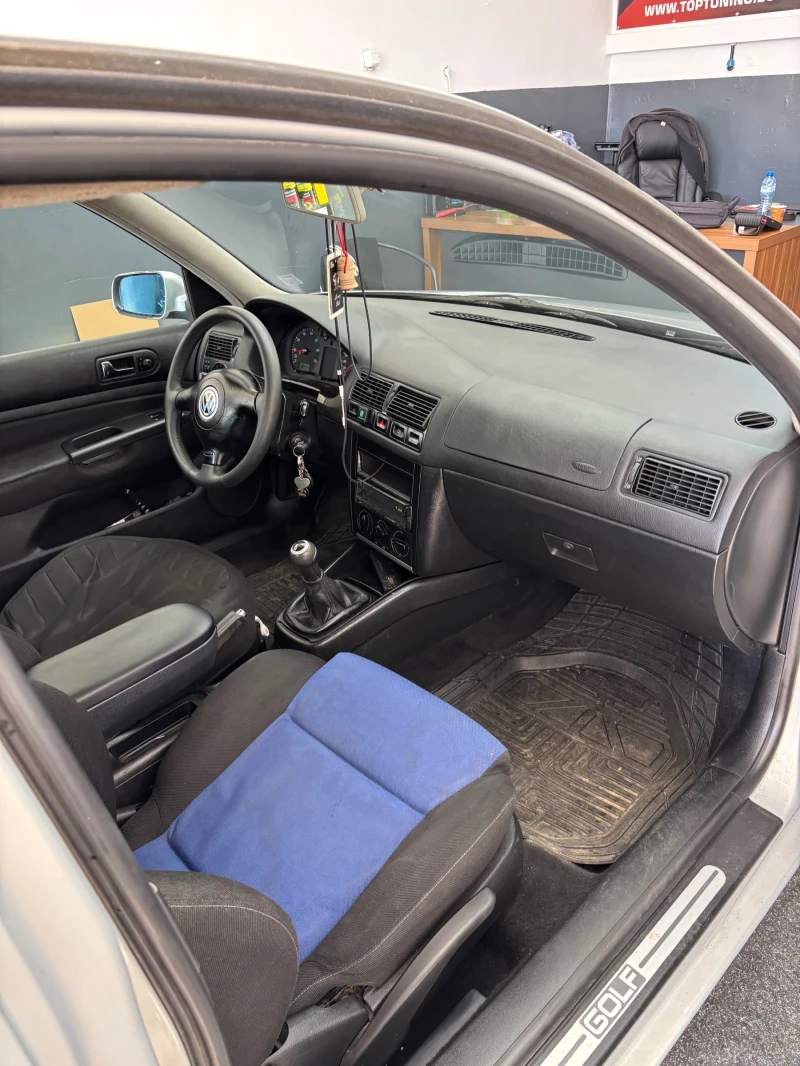 VW Golf 1.6, снимка 8 - Автомобили и джипове - 47661666