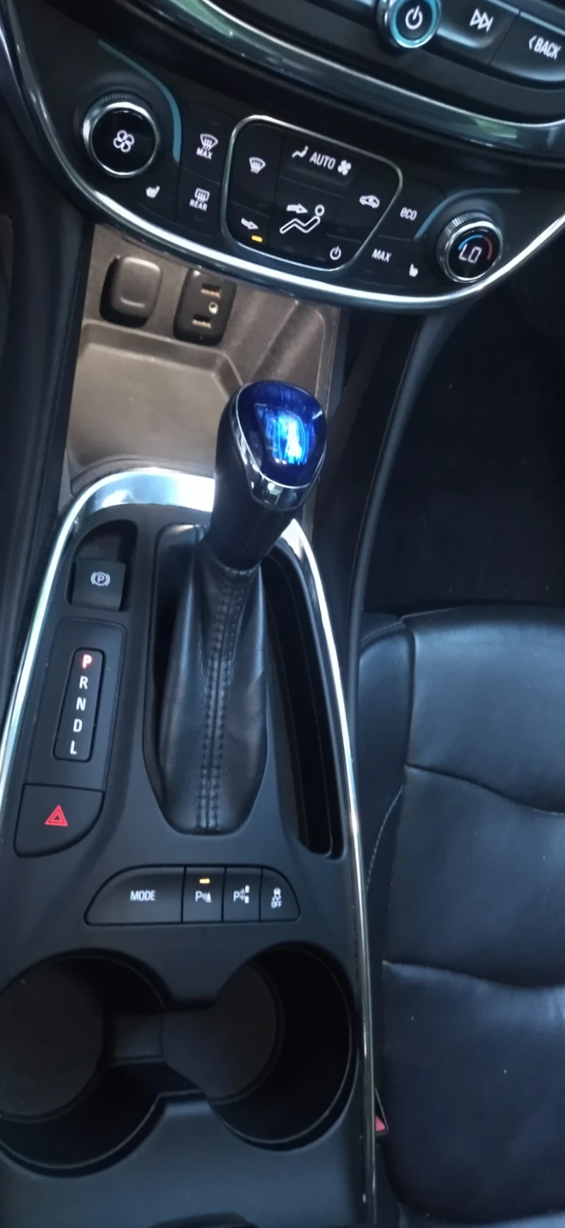 Chevrolet Volt Premier , снимка 14 - Автомобили и джипове - 52580075