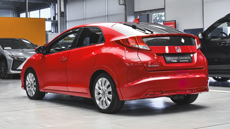 Honda Civic Hatchback 2.2 i-DTEC, снимка 7 - Автомобили и джипове - 51880431