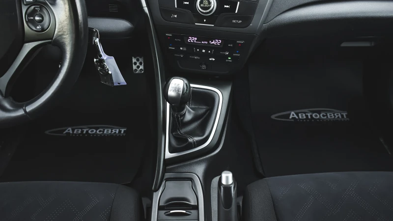 Honda Civic Hatchback 2.2 i-DTEC, снимка 14 - Автомобили и джипове - 51880431
