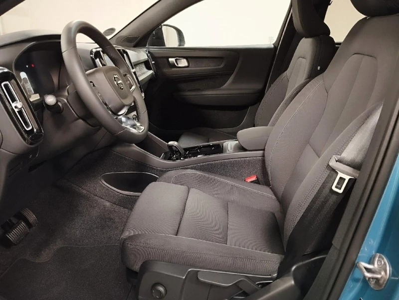 Volvo C40 RANGE-PLUS* LED* CARPLAY* , снимка 4 - Автомобили и джипове - 52410540