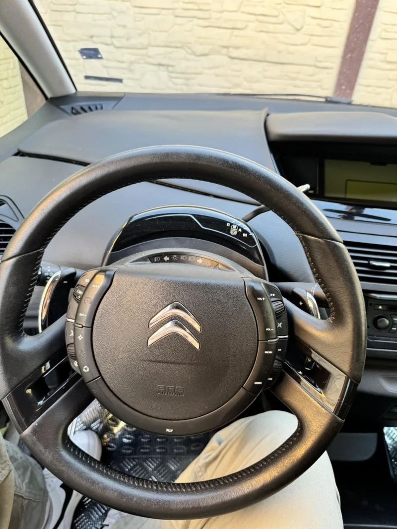 Citroen C4 Picasso, снимка 11 - Автомобили и джипове - 52426460