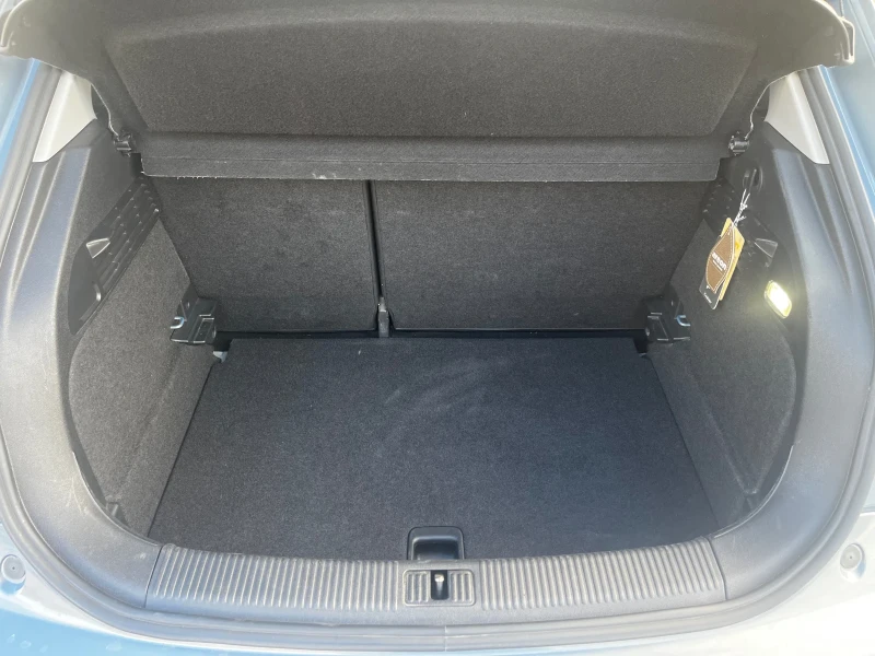 Audi A1 1.6/90/AUTO, снимка 9 - Автомобили и джипове - 52775236