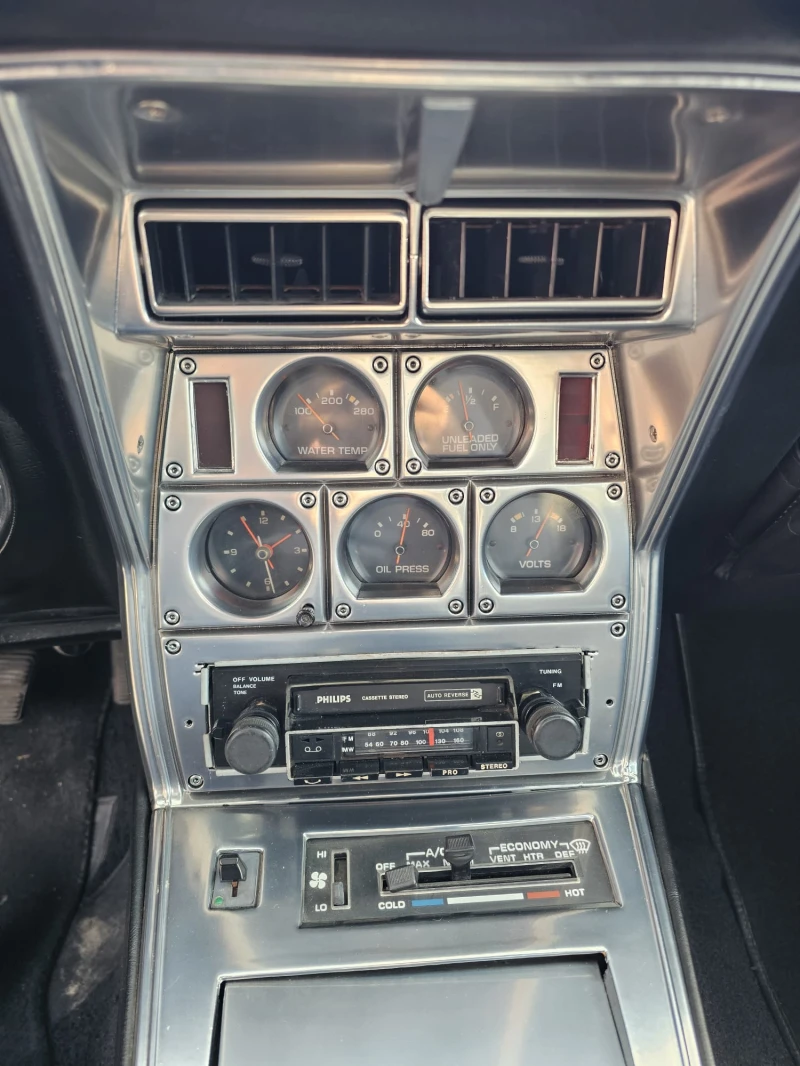 Chevrolet Corvette C3 5700 Stingray, снимка 14 - Автомобили и джипове - 53361793