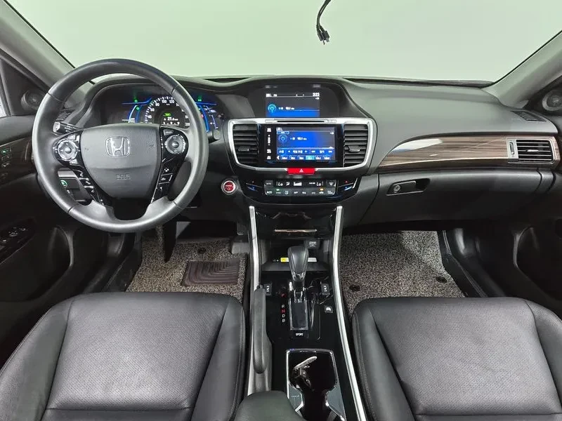 Honda Accord 2.0 Hybrid - САМО 30% АВАНС!, снимка 14 - Автомобили и джипове - 55936010