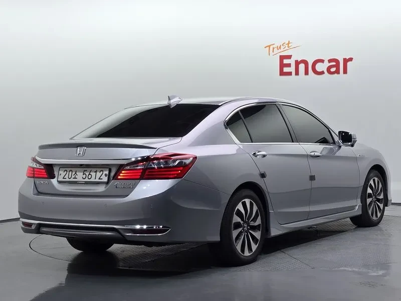 Honda Accord 2.0 Hybrid - САМО 30% АВАНС!, снимка 3 - Автомобили и джипове - 55936010