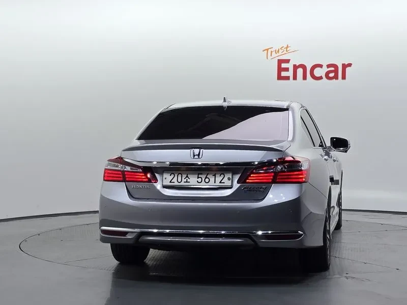 Honda Accord 2.0 Hybrid - САМО 30% АВАНС!, снимка 7 - Автомобили и джипове - 55936010
