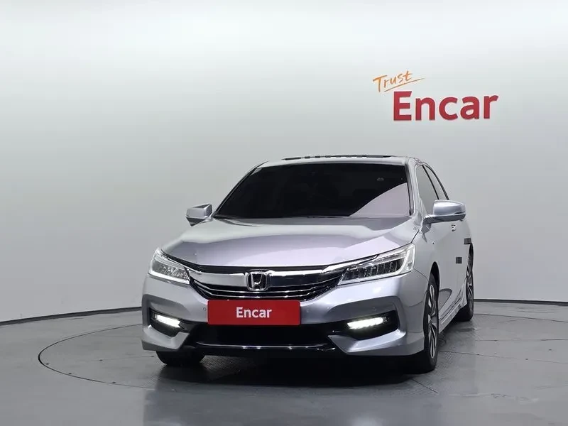 Honda Accord 2.0 Hybrid - САМО 30% АВАНС!, снимка 6 - Автомобили и джипове - 55936010