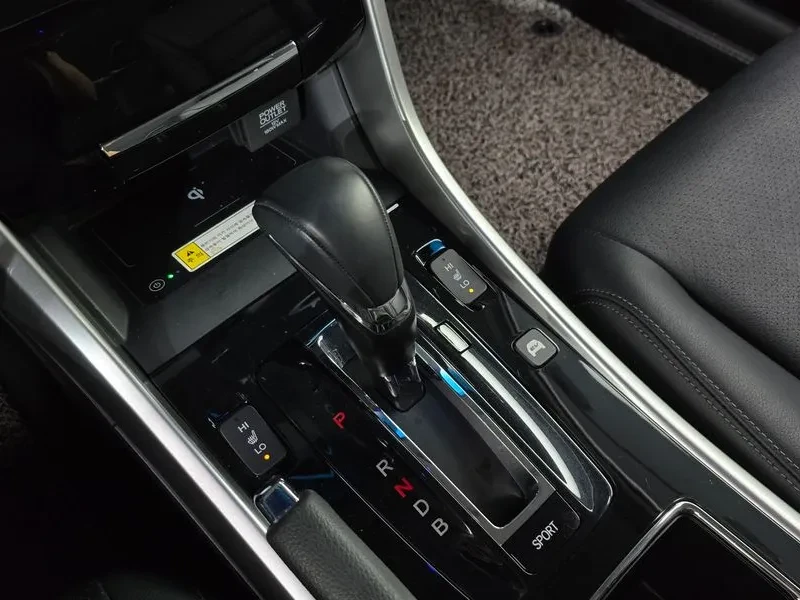 Honda Accord 2.0 Hybrid - САМО 30% АВАНС!, снимка 17 - Автомобили и джипове - 55936010