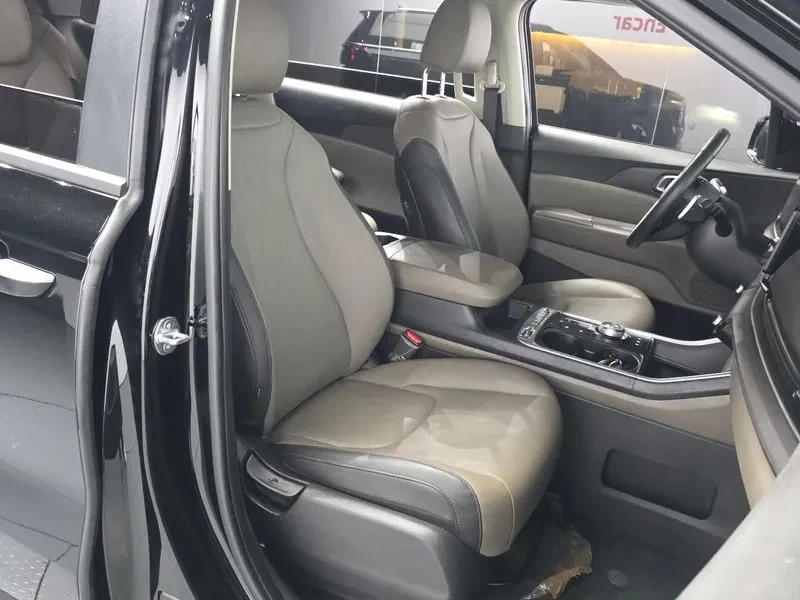 Kia Carnival  Hev 9-Seater Prestige, снимка 10 - Автомобили и джипове - 56718617