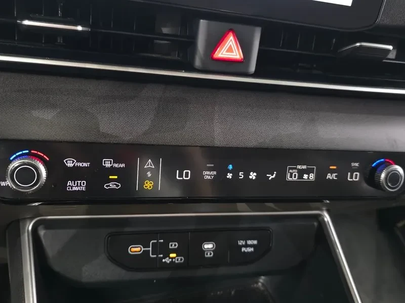Kia Carnival  Hev 9-Seater Prestige, снимка 17 - Автомобили и джипове - 56718617