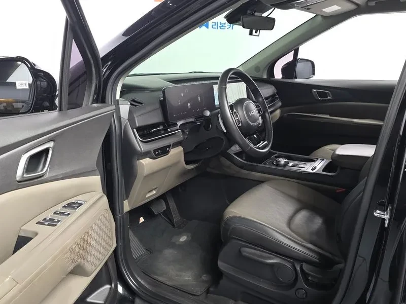 Kia Carnival  Hev 9-Seater Prestige, снимка 9 - Автомобили и джипове - 56718617