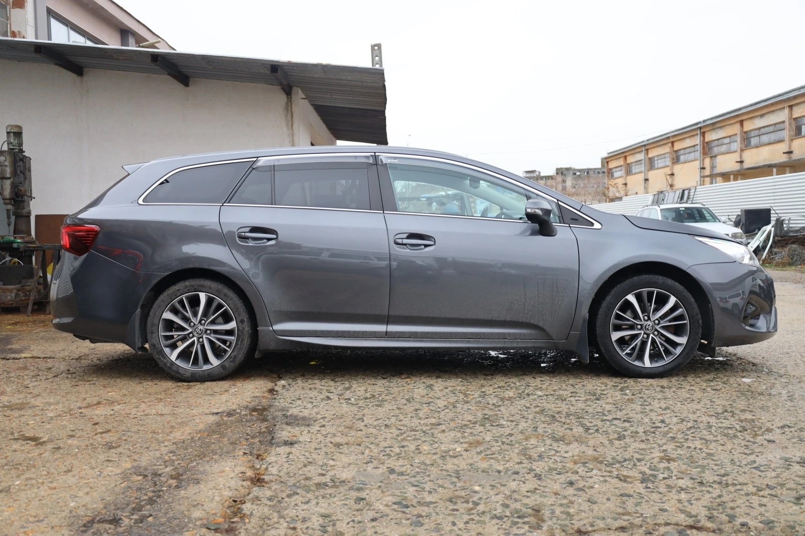 Toyota Avensis 1.8i-Valvematic Touring Sports КАМЕРА ПОДГРЕВ iCar - изображение 4