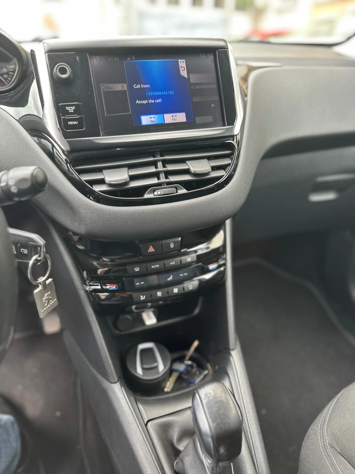 Peugeot 208  - изображение 8