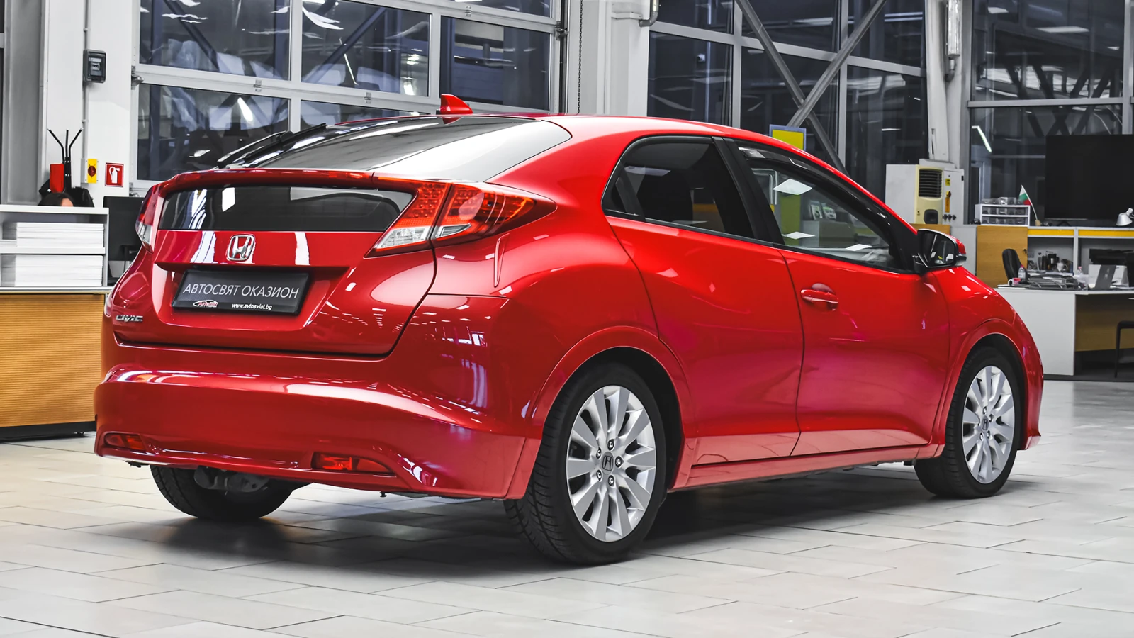 Honda Civic Hatchback 2.2 i-DTEC - изображение 6