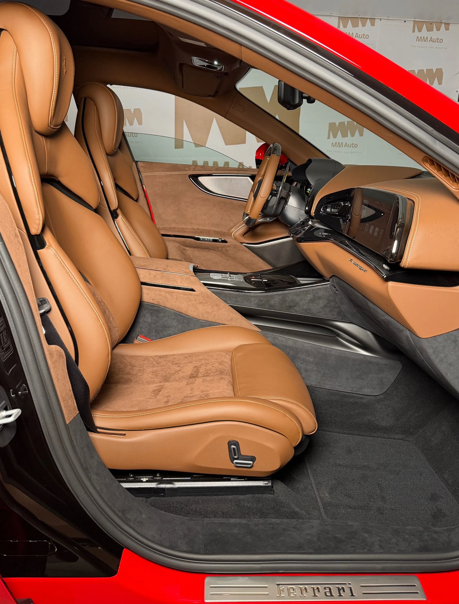 Ferrari Purosangue V12* Carbon* Pano* Ventilation* Display, снимка 8 - Автомобили и джипове - 53970491