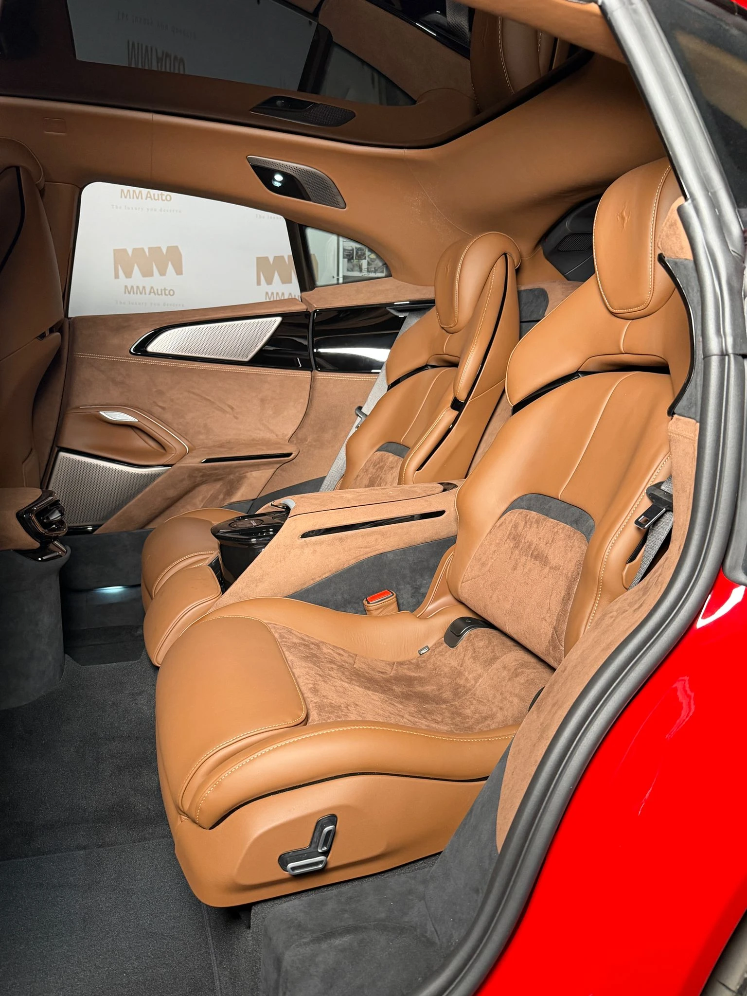 Ferrari Purosangue V12* Carbon* Pano* Ventilation* Display, снимка 14 - Автомобили и джипове - 53970491