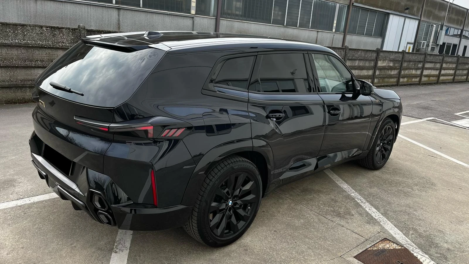 BMW XM  4.4 V8 Plug-in Hybrid xDrive | Mobile.bg � ����������� 3