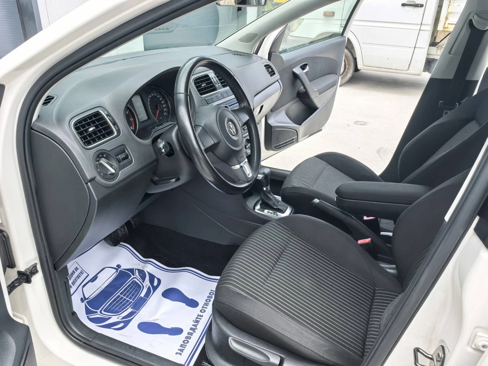 VW Polo 1.4i/DSG-94000km!!!, снимка 9 - Автомобили и джипове - 54618621
