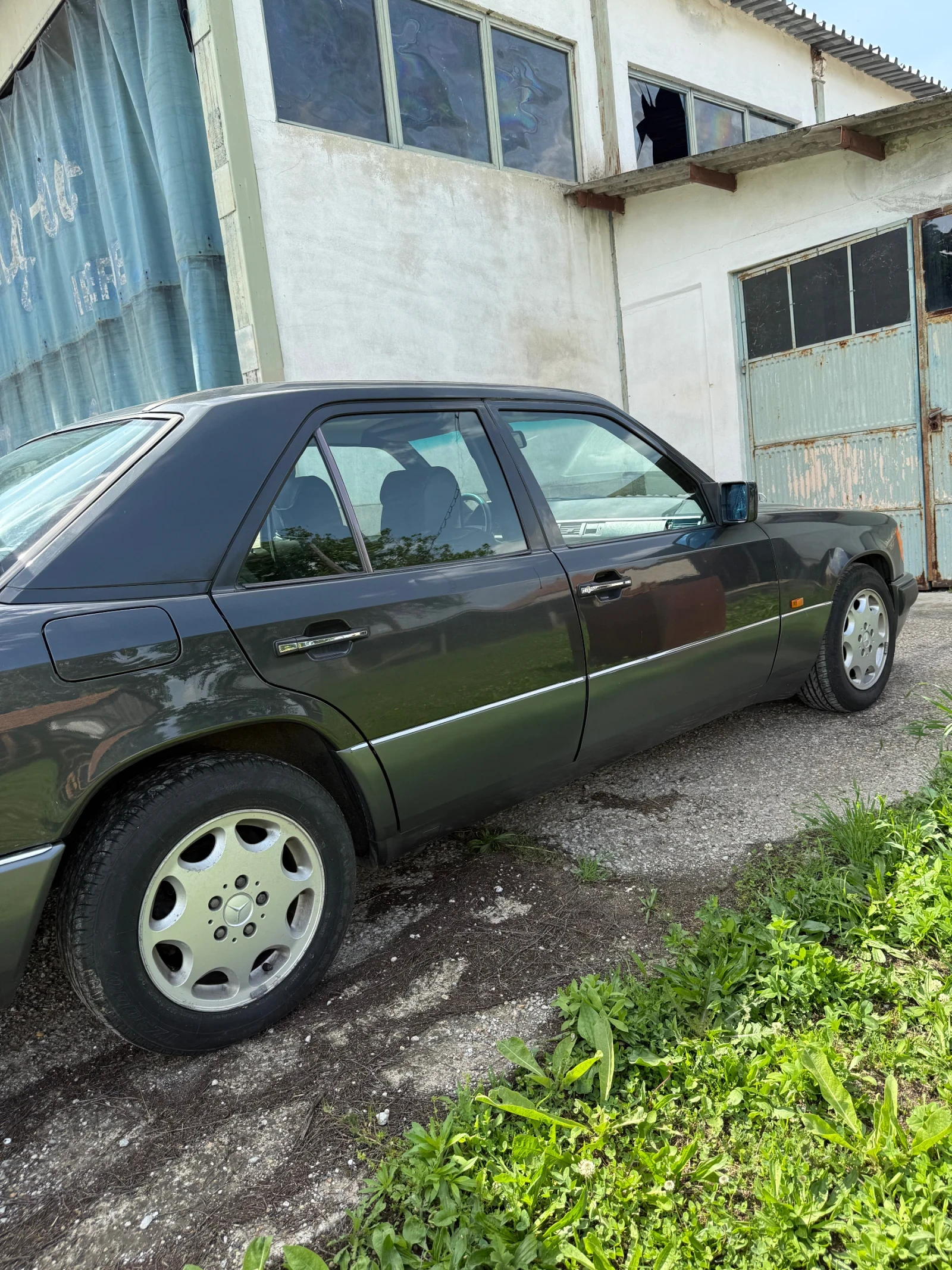 Mercedes-Benz E 200, снимка 4 - Автомобили и джипове - 54819586