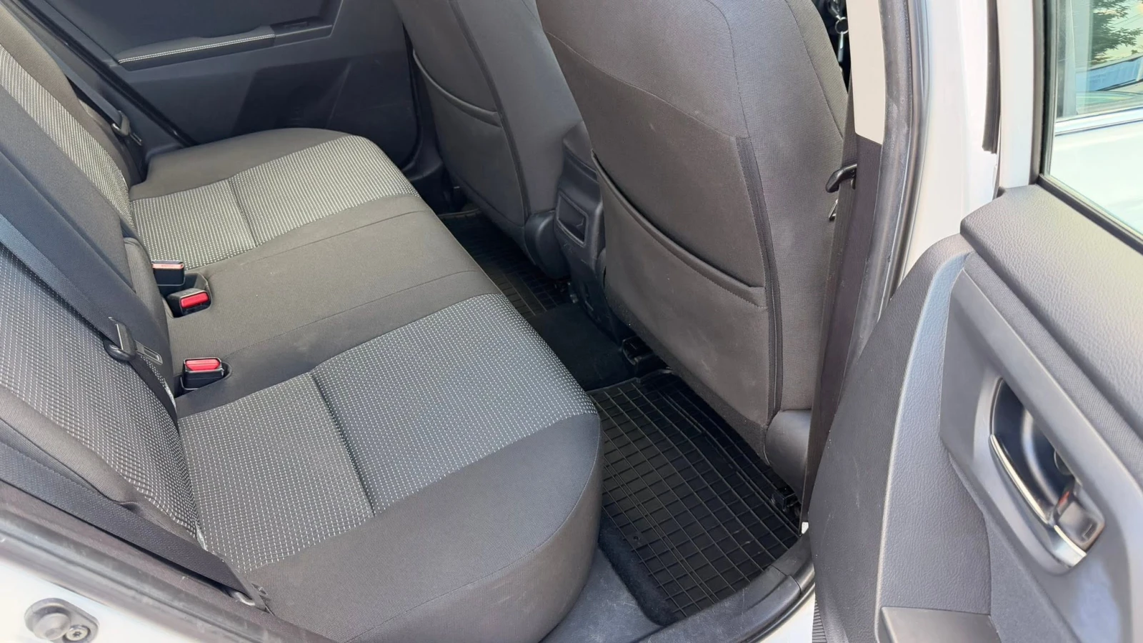 Toyota Auris 1.6 БЕНЗИН  , снимка 13 - Автомобили и джипове - 54961154