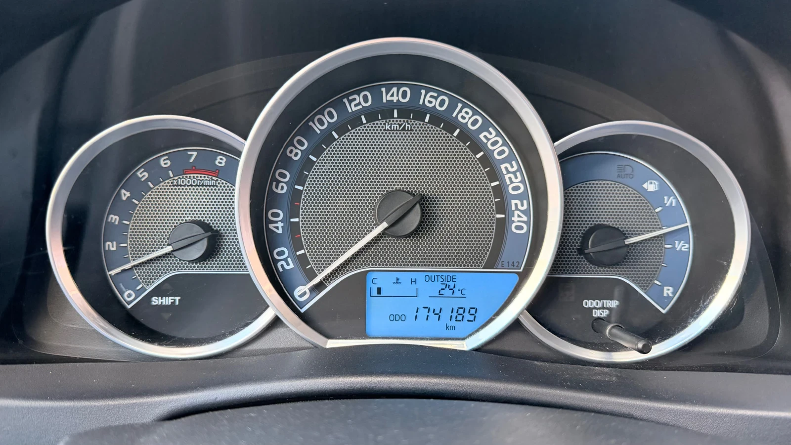 Toyota Auris 1.6 БЕНЗИН  , снимка 16 - Автомобили и джипове - 54961154
