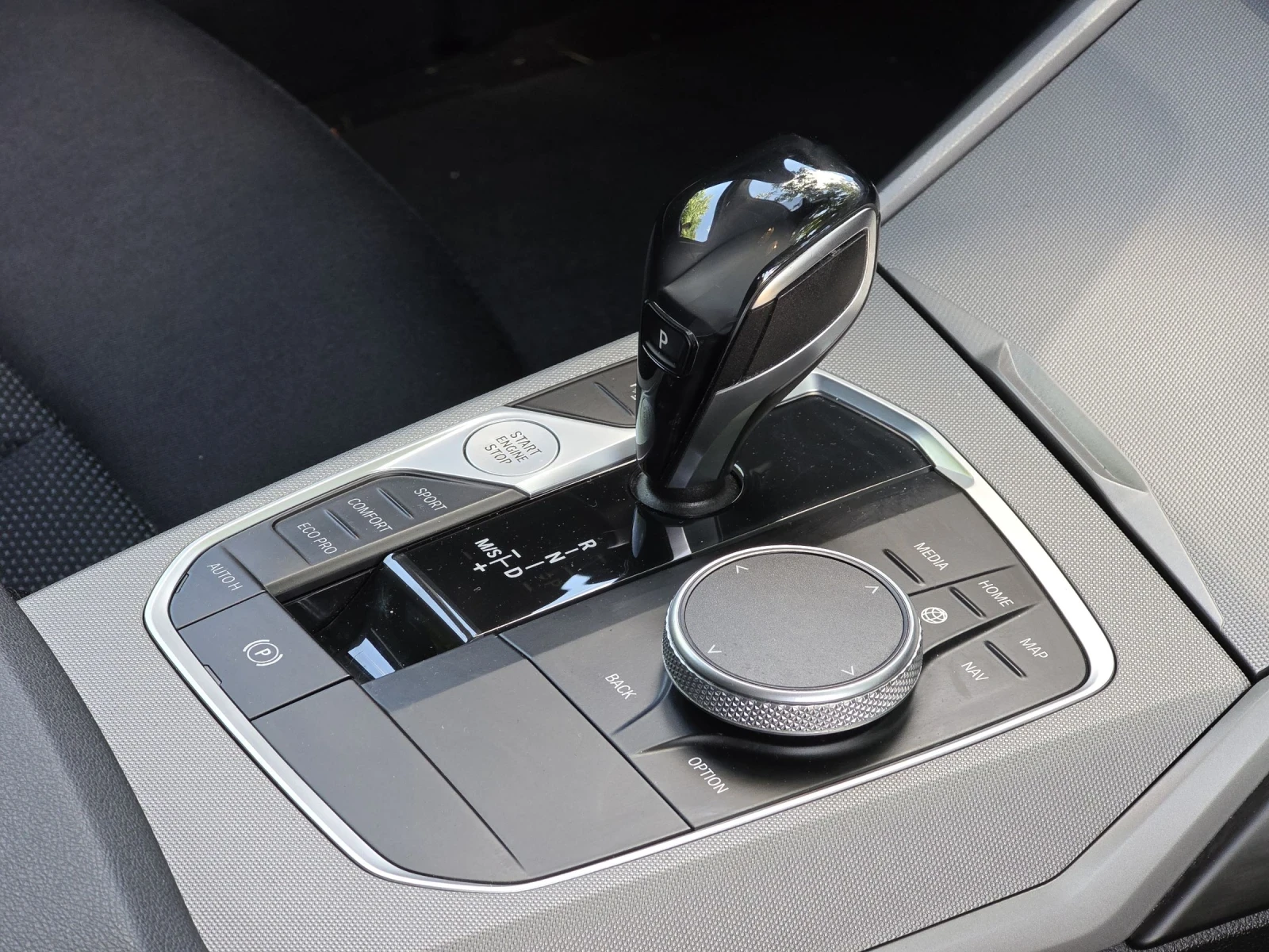 BMW 320 xDrive Mild Hybrid, снимка 13 - Автомобили и джипове - 55265201