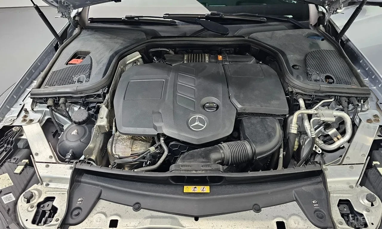 Mercedes-Benz E 220 * ДИСТРОНИК * ХЕД-ЪП * 360 * BURMESTER, снимка 6 - Автомобили и джипове - 56083871