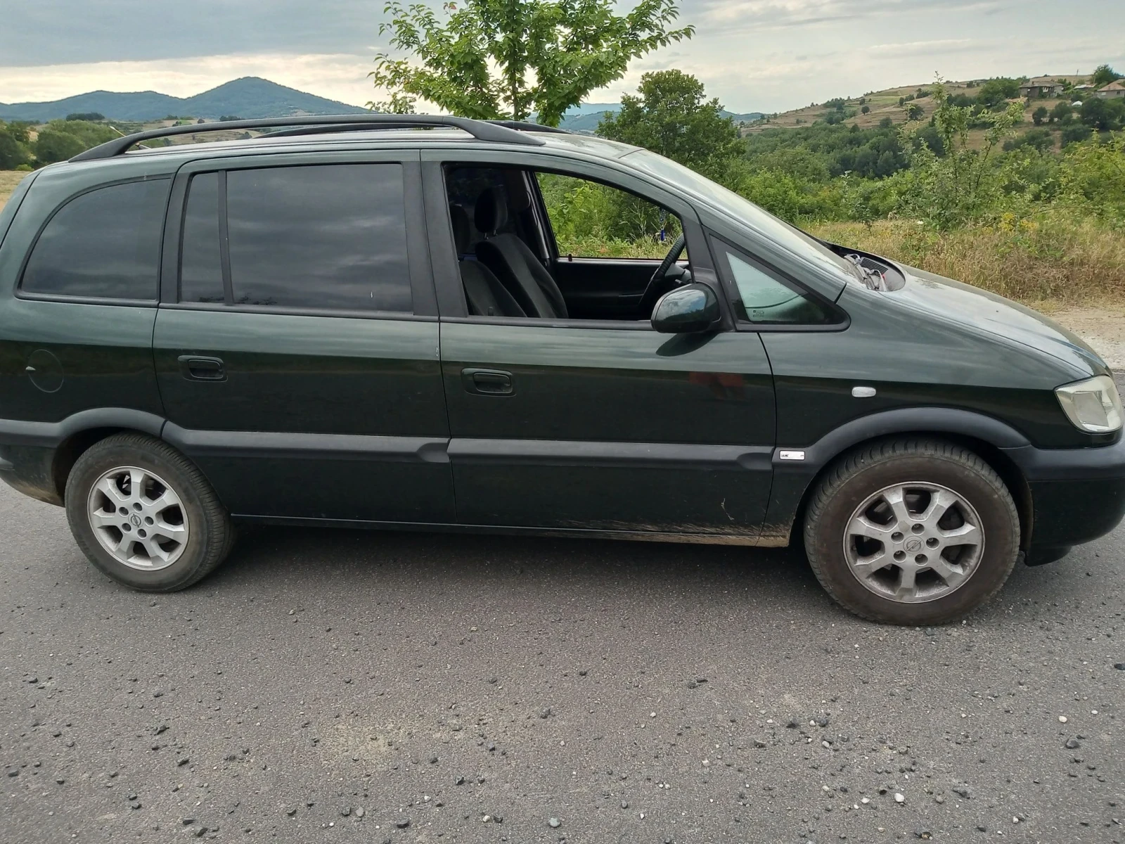 Opel Zafira 2.0DTI, снимка 16 - Автомобили и джипове - 56364882