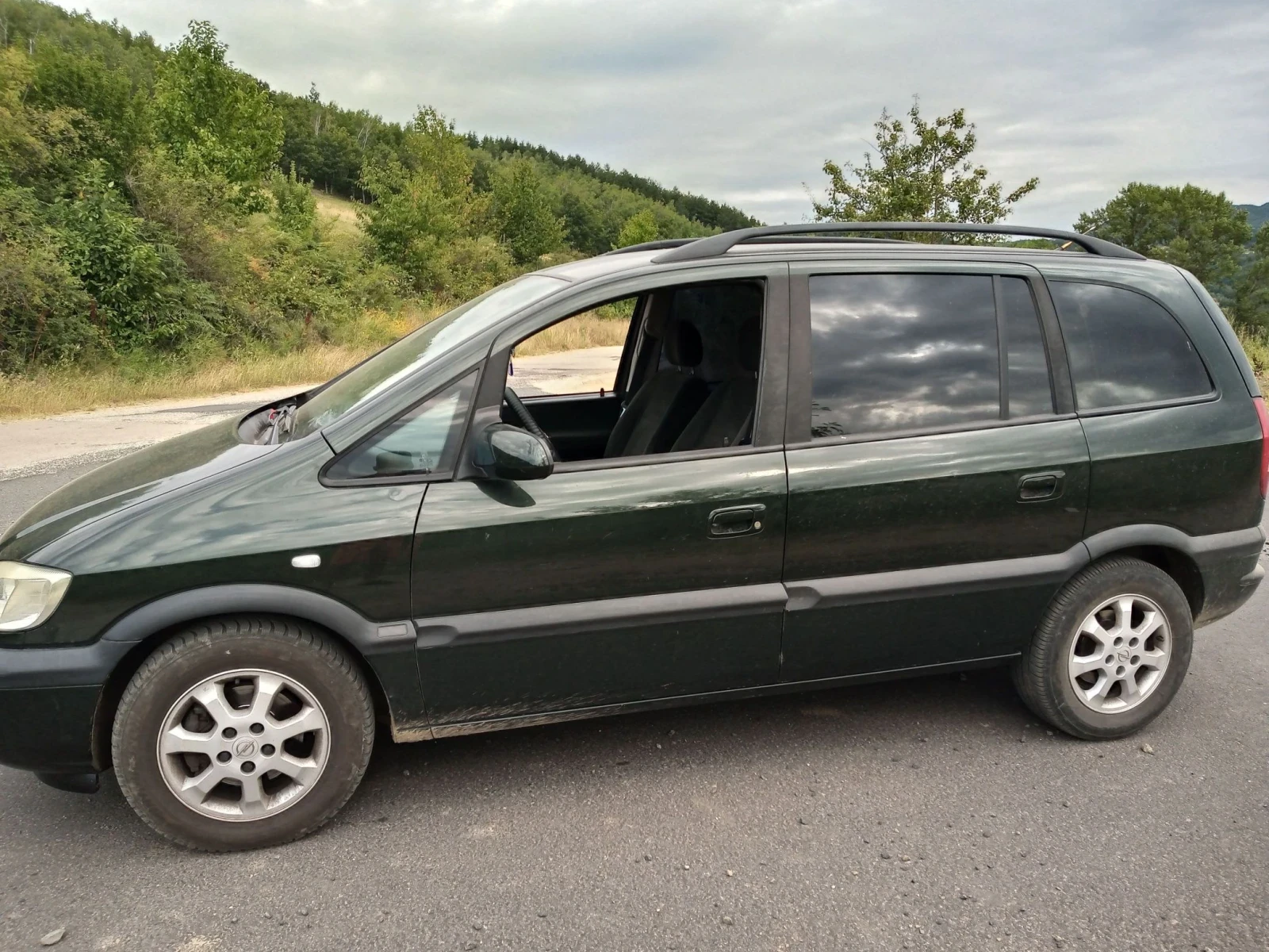 Opel Zafira 2.0DTI, снимка 13 - Автомобили и джипове - 56364882