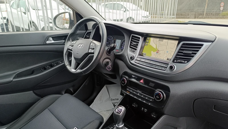 Hyundai Tucson 1.6i, снимка 10 - Автомобили и джипове - 48225868