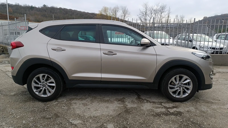 Hyundai Tucson 1.6i, снимка 6 - Автомобили и джипове - 48225868