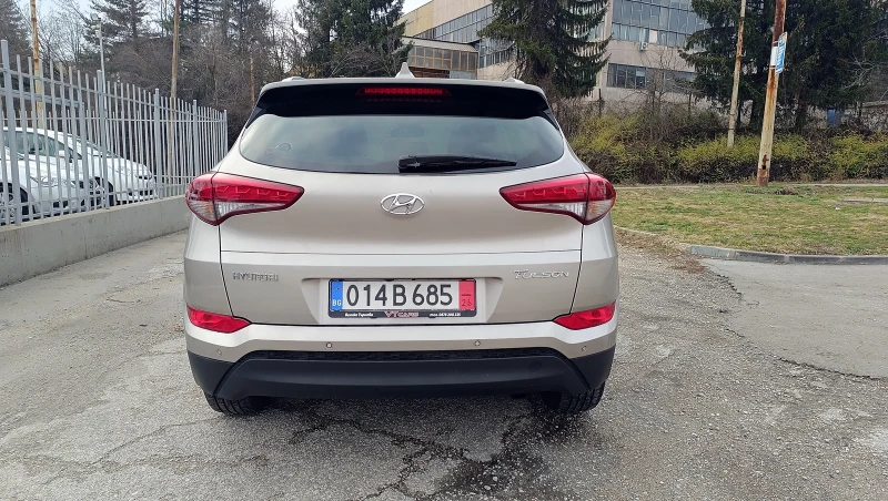 Hyundai Tucson 1.6i, снимка 4 - Автомобили и джипове - 48225868