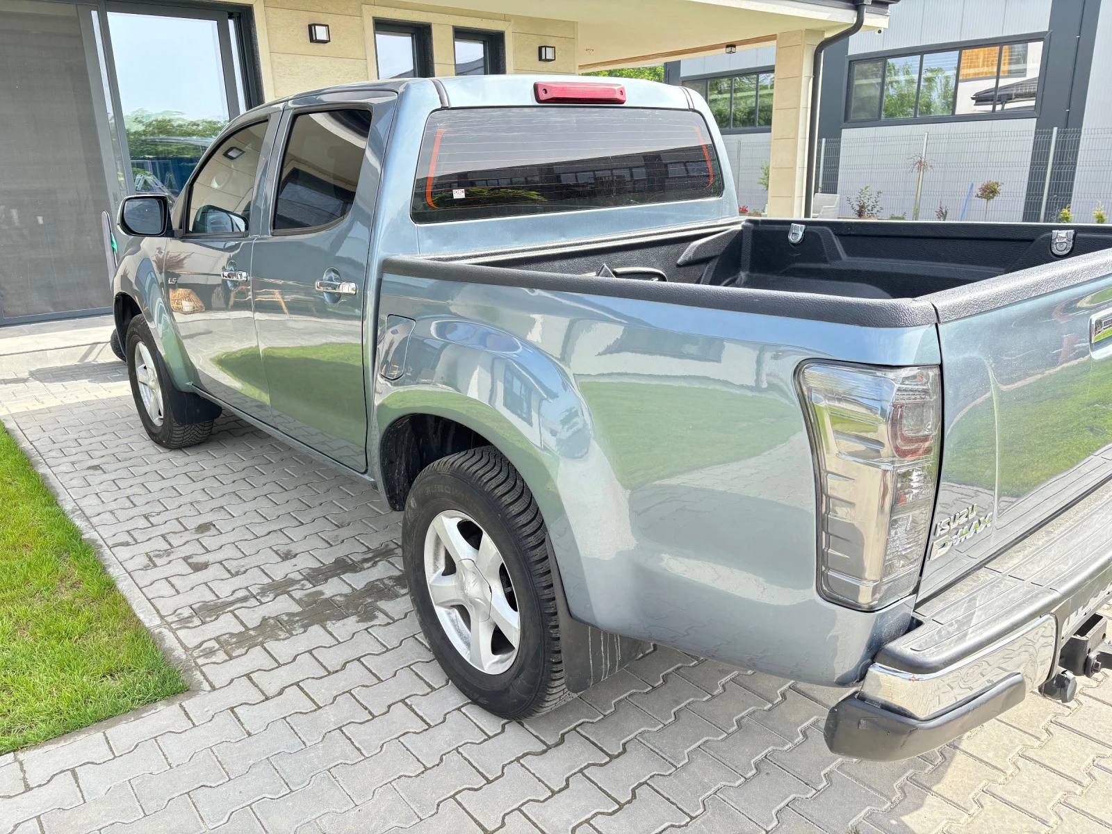 Isuzu D-max 2.5Tdi 163ks, aut.4 4 - изображение 6