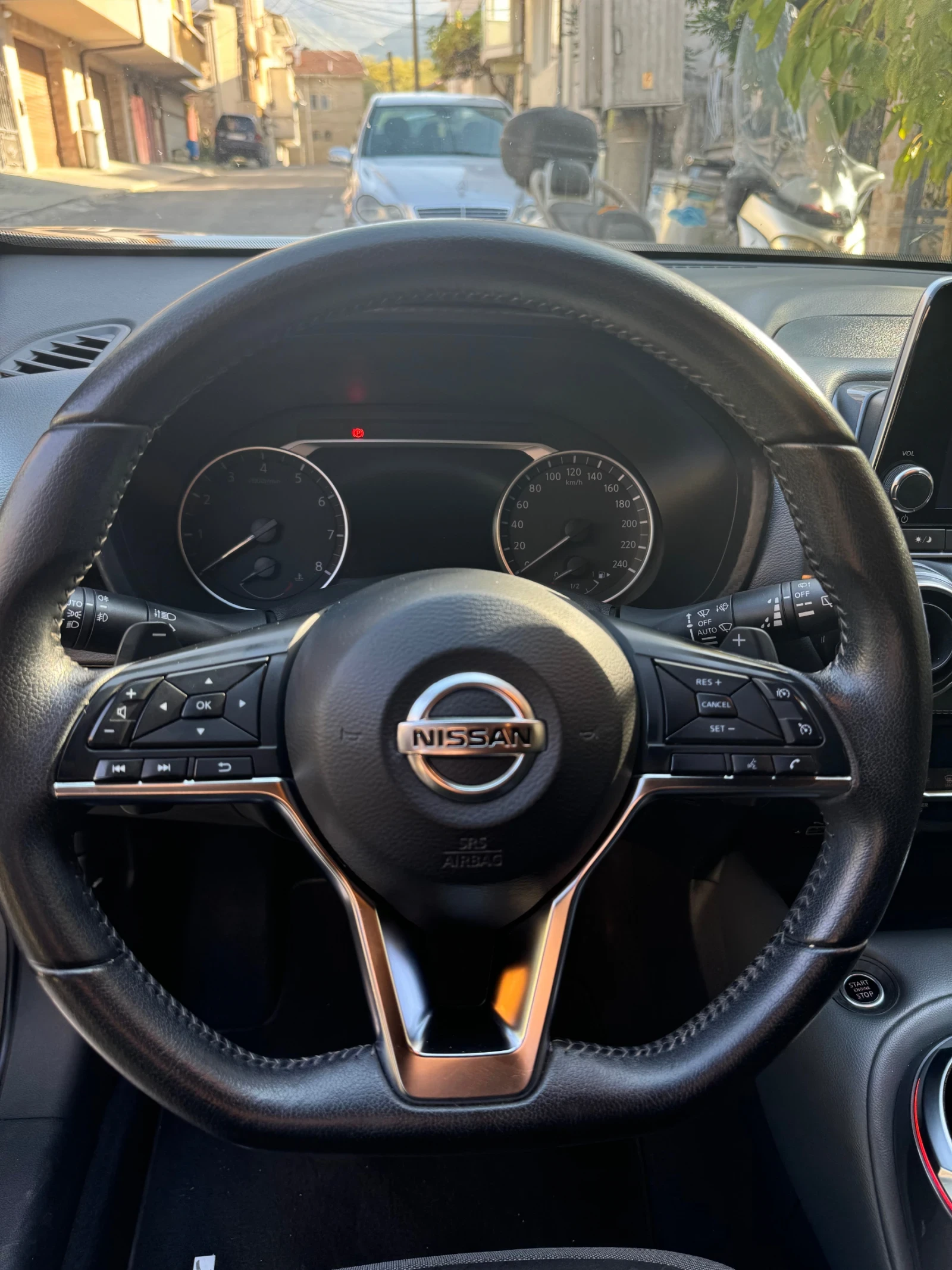 Nissan Juke N-Connecta 1. 0 DIG-T - изображение 9