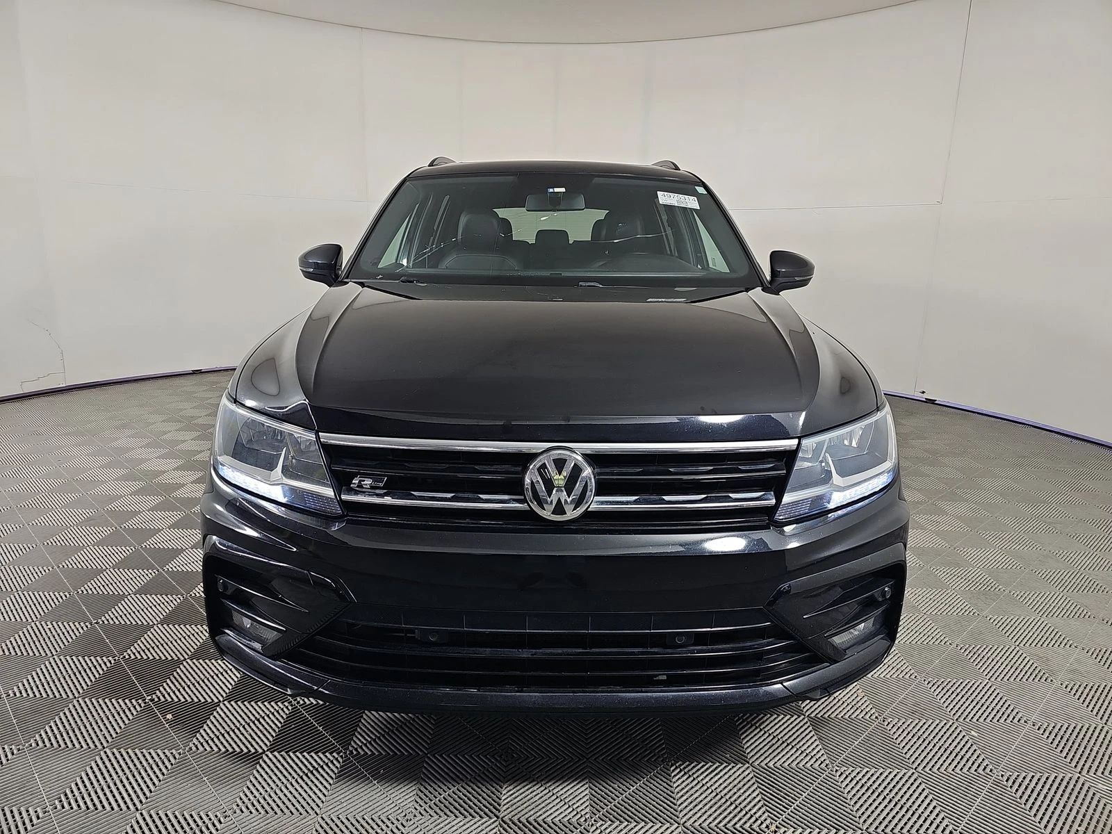 VW Tiguan R-LINE - изображение 2